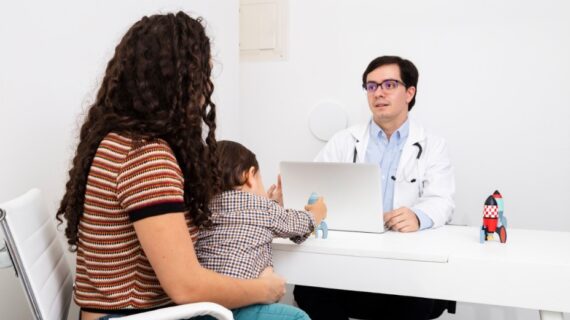 Sunat Bayi, Apakah Aman? Ini Manfaat dan Risikonya