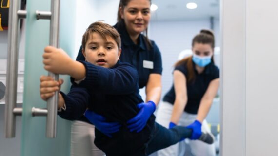 Anak Telanjur Takut Disunat? Simak Tips Afirmasi Ini, Lengkap Rekomendasi Klinik Sunat Depok Tepercaya