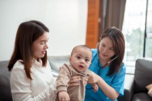 Kenapa Orang Tua Perlu Mendampingi Anak saat Sunat?